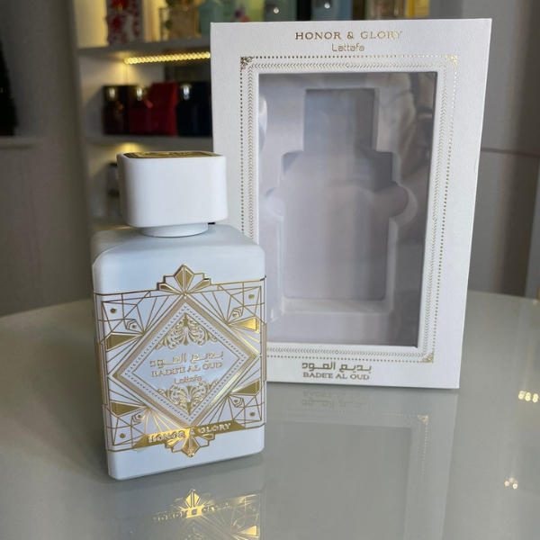 15 - 4 Perfumes + Perfumero de regalo