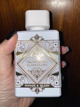 15 - 4 Perfumes + Perfumero de regalo