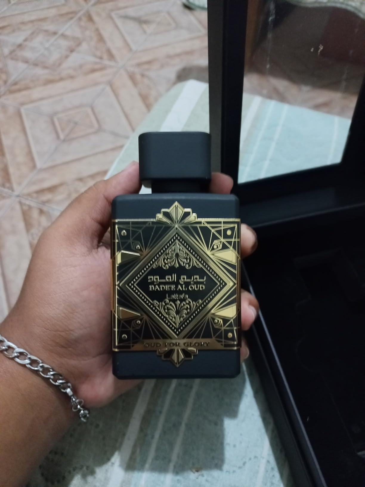 06 - 4 Perfumes + Perfumero de regalo