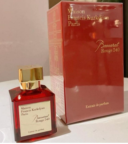 22 - 3 Perfumes + Perfumero de regalo