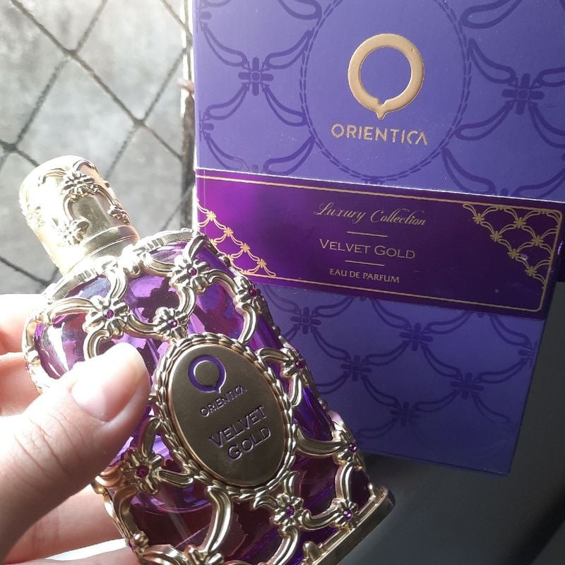 28 - 4 Perfumes + Regalo (Velvet Gold, Honor y Glory, Scandal , Yara más un perfumero recargable