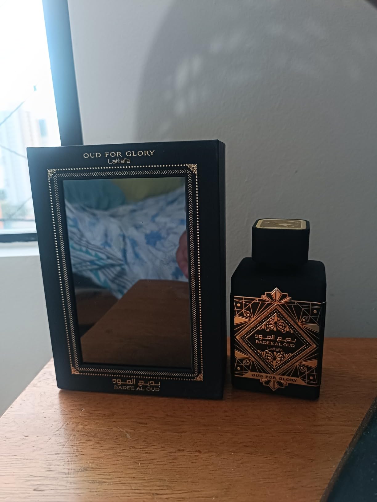 06 - 4 Perfumes + Perfumero de regalo