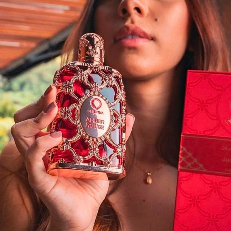 14 - 4 Perfumes + Perfumero de regalo