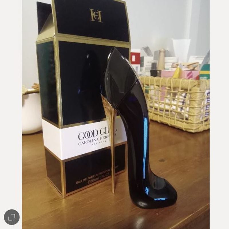 14 - 4 Perfumes + Perfumero de regalo