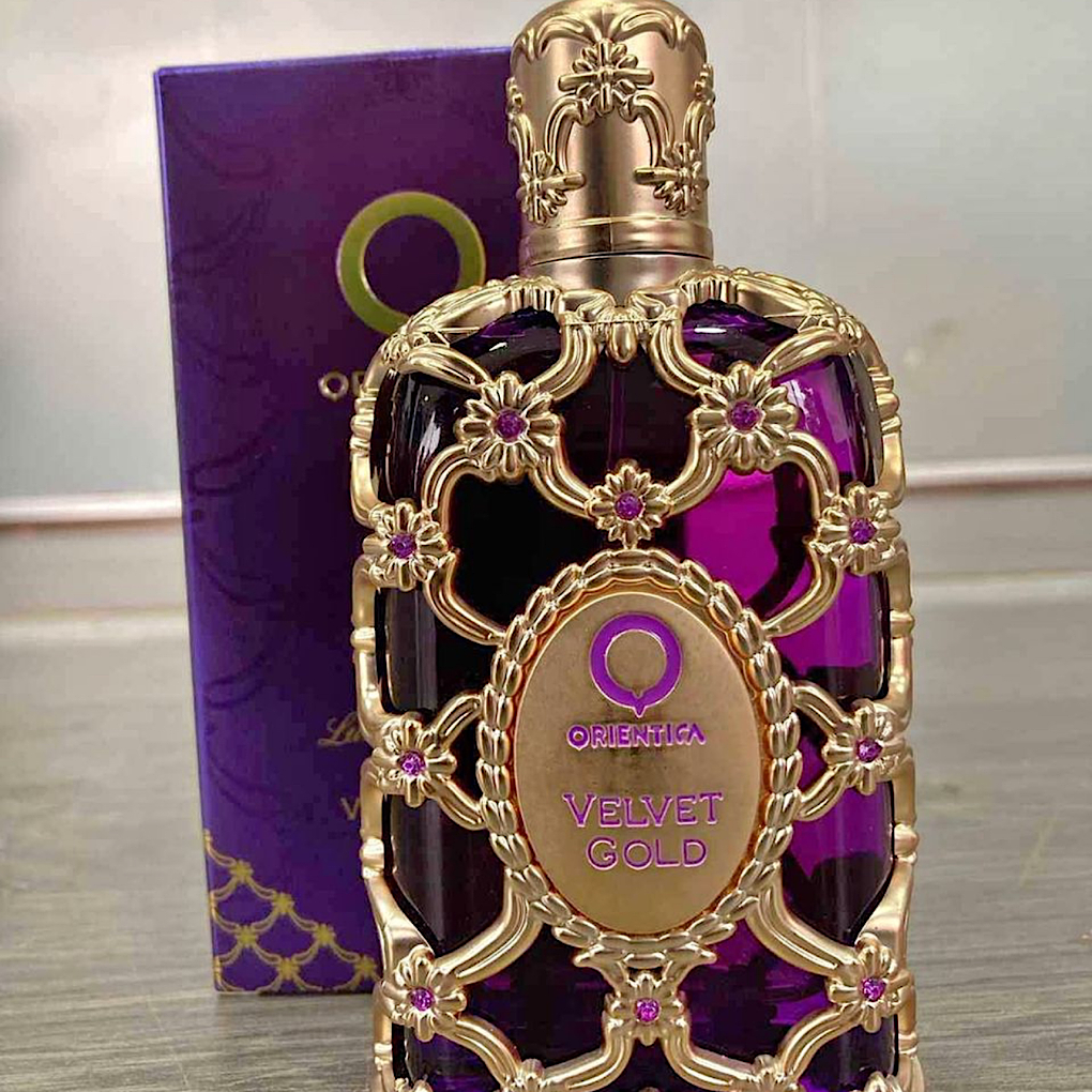 28 - 4 Perfumes + Regalo (Velvet Gold, Honor y Glory, Scandal , Yara más un perfumero recargable