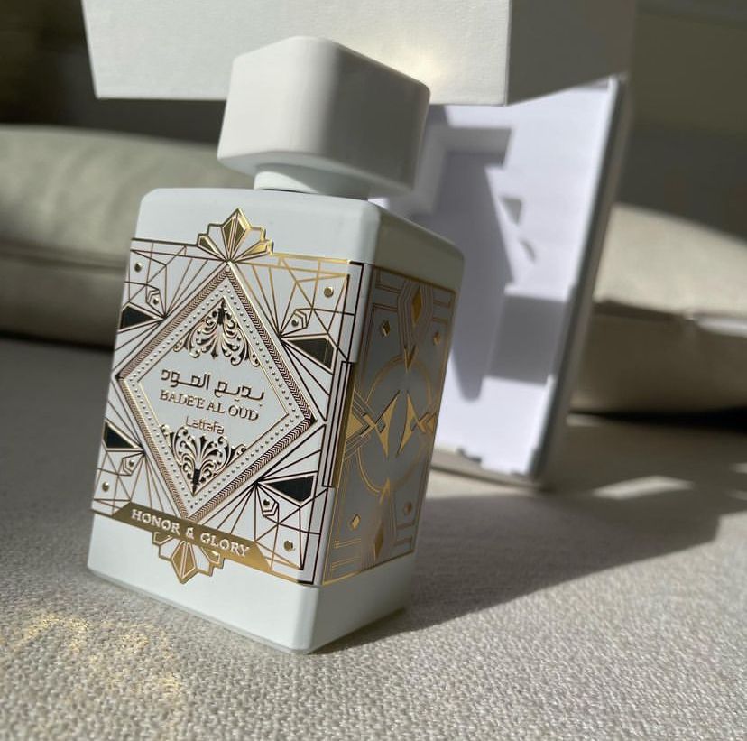 15 - 4 Perfumes + Perfumero de regalo