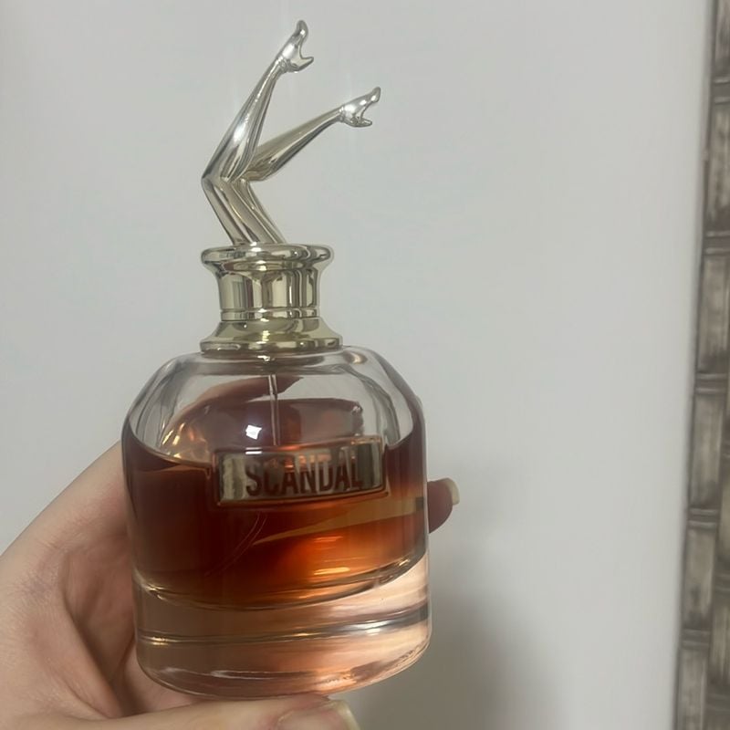 12 - 3 Perfumes + Perfumero de regalo