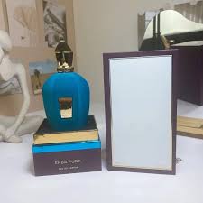 25 - 3 Perfumes + Perfumero de regalo