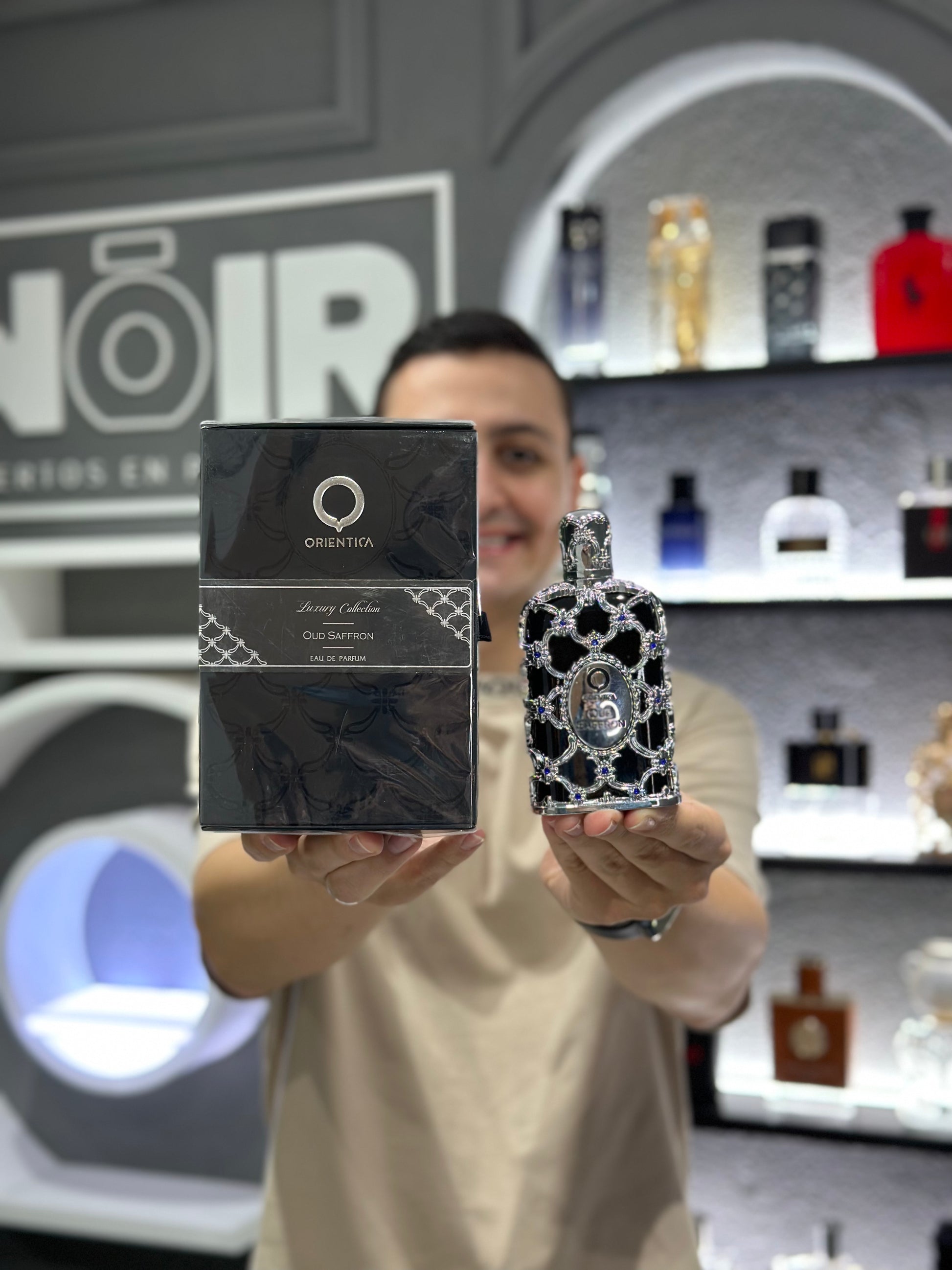 09 - 4 Perfumes + Perfumero de regalo