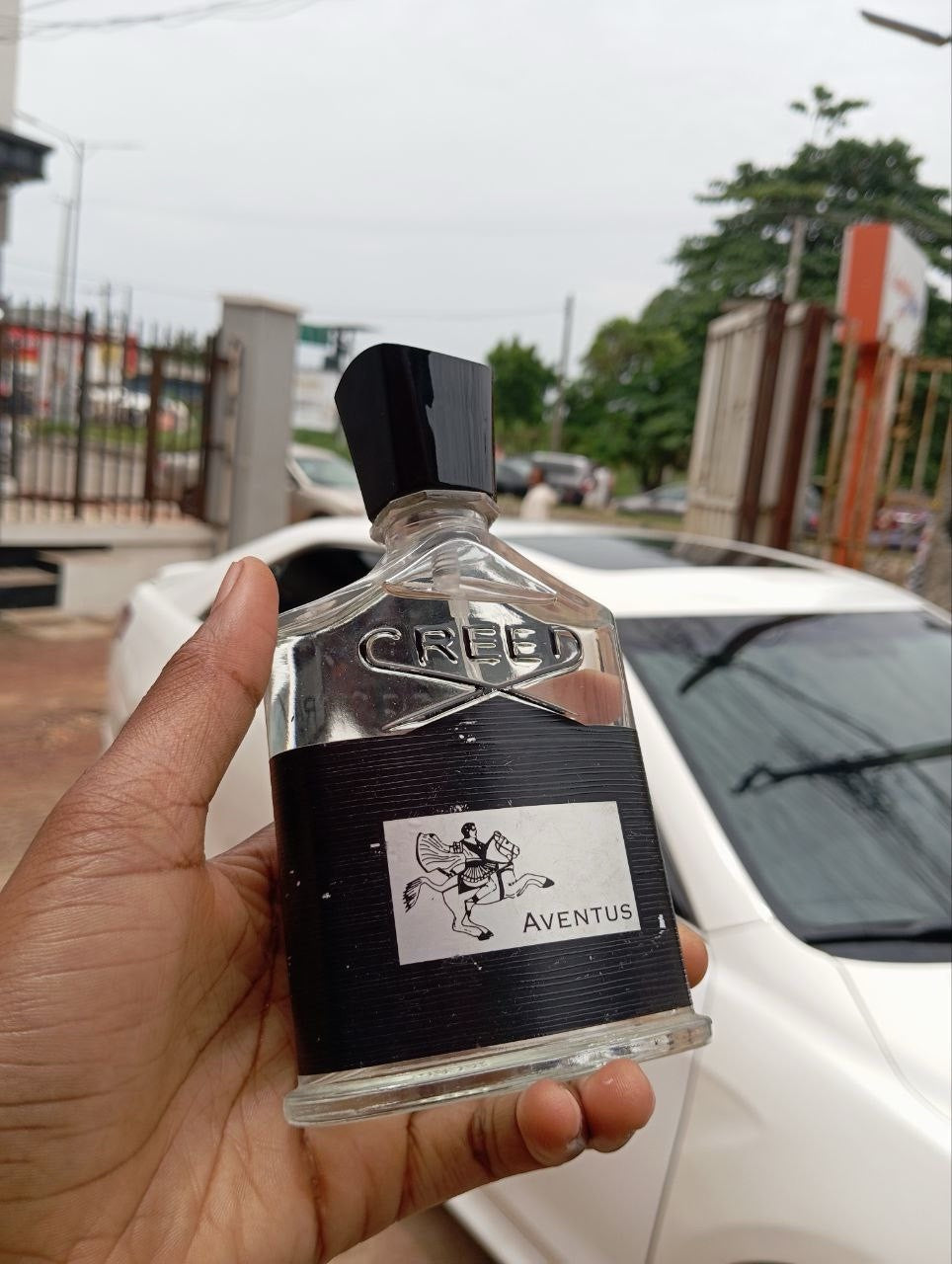 25 - 3 Perfumes + Perfumero de regalo